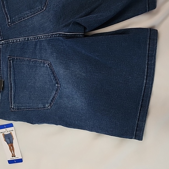 DKNY Jeans women's Short Size: L - Picture 16 of 17